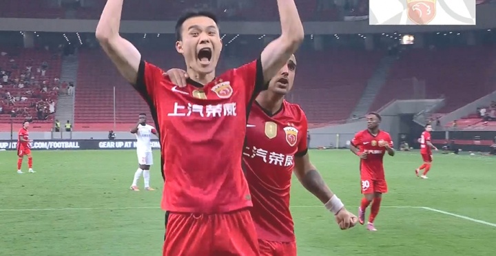 星空体育APP-下半场开场仅1分钟，刘若钒包抄破门完成传射，海港2-1领先玉昆