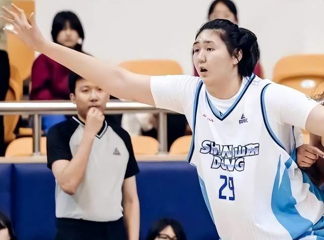星空体育官网-山东女篮大胜陕西张子宇8分钟砍19分，侯冰的用人思路要改变了